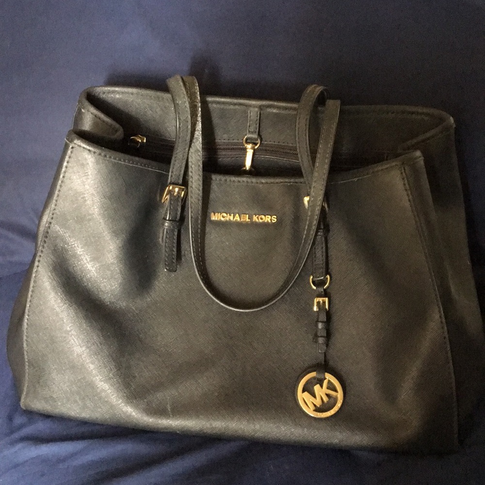 Michael Kors Jet Set Black Zip Tote